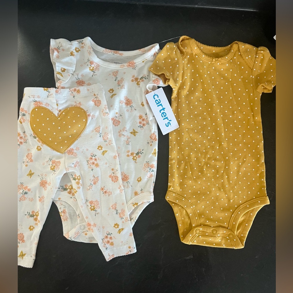 Carters baby girl 2 onsies and one pair of leggings size 6 mo NWT